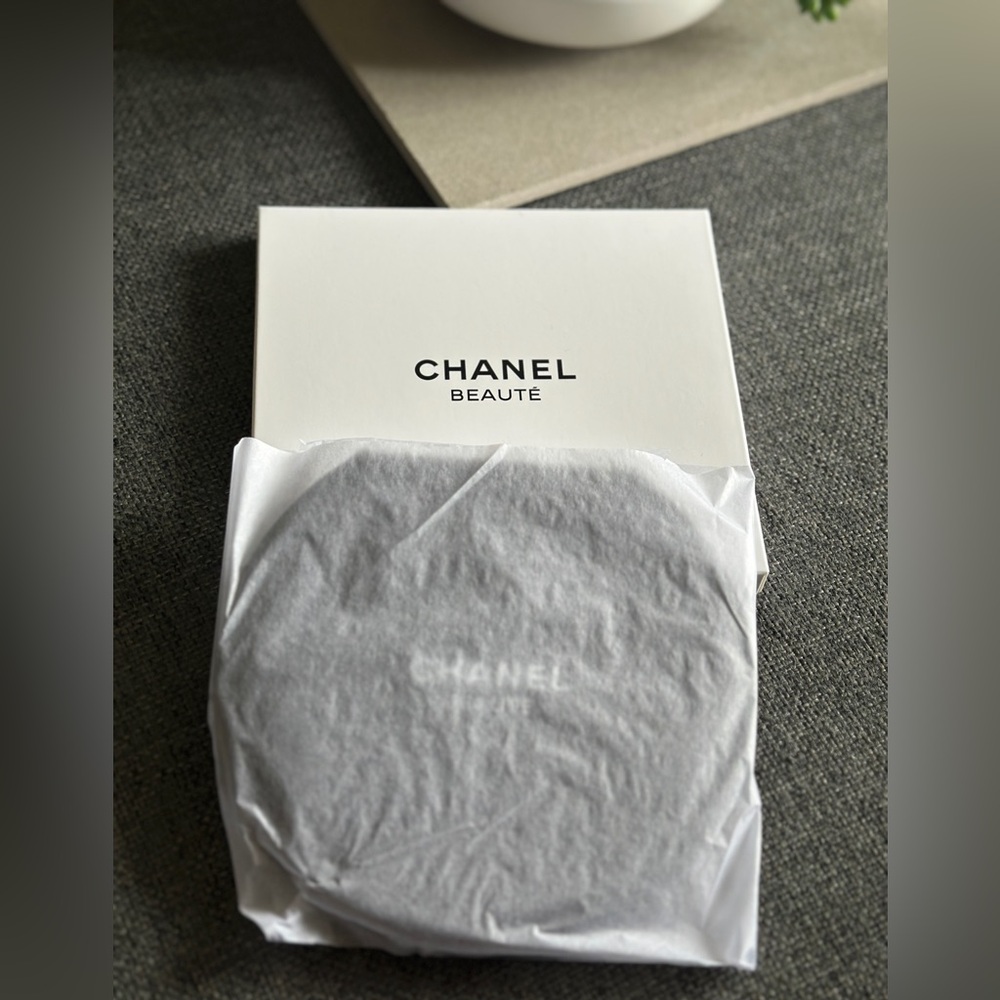 NEW CHANEL Black Cosmetic Beauty Makeup Magnifying Mirror with Box (VIP Gift) - Picture 5 of 7